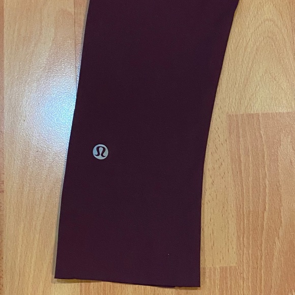 ***SOLD*** Lululemon Purple Mid-Rise Crop 19” Legging Size 2 - Picture 4 of 4